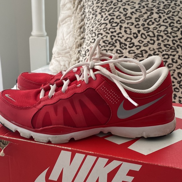 NIKE 9.5 FLEX TRAINER. EUC BOX INCLUDED - Picture 3 of 8